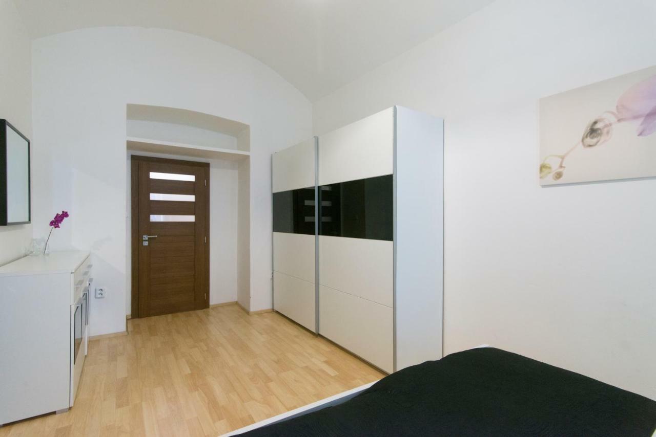 Spacious Apartment Near Wenceslas Square Прага Экстерьер фото