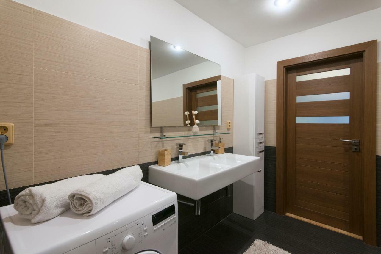 Spacious Apartment Near Wenceslas Square Прага Экстерьер фото