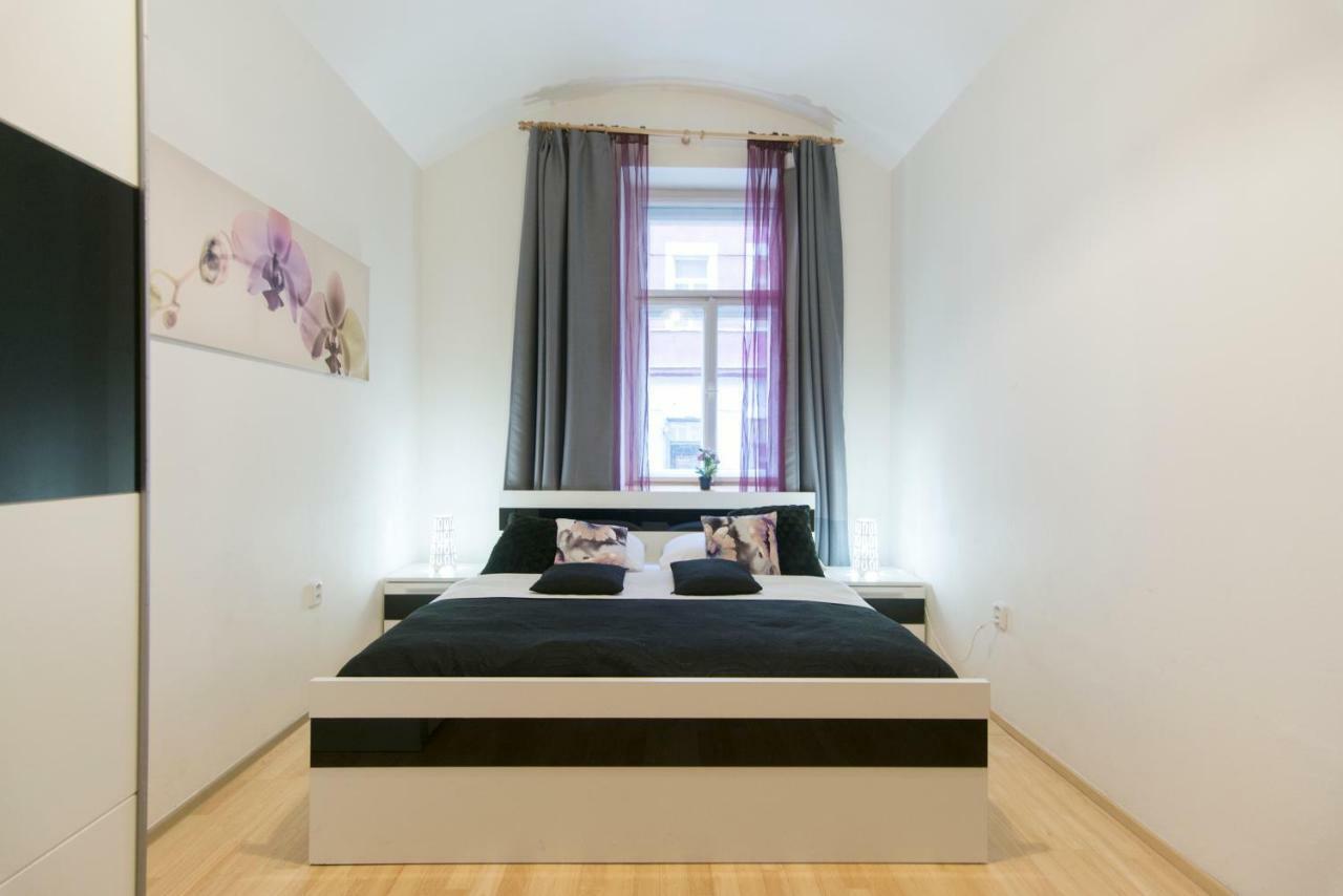 Spacious Apartment Near Wenceslas Square Прага Экстерьер фото